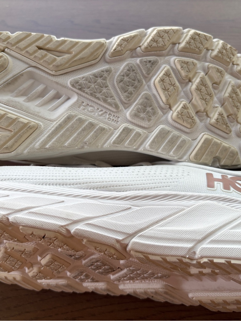 Hoka Arahi 7 White Sneakers with Rose-Gold Logo Accent size 10.   Like new! - Picture 3 of 5